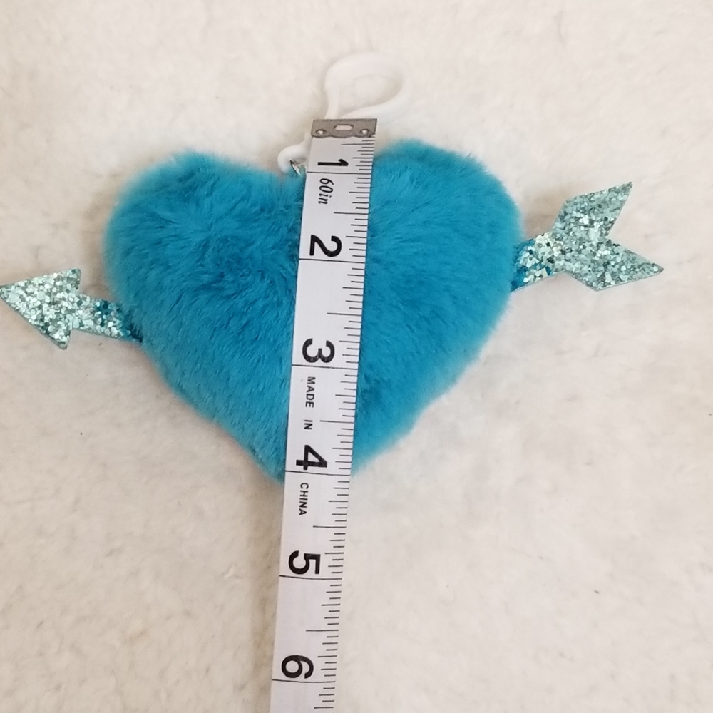 2 pcs POM POM Fuzzy Heart Keychains - Picture 3 of 12